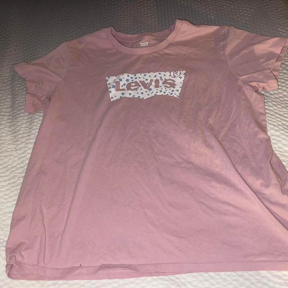 Pink Levis T-shirt - Size XL